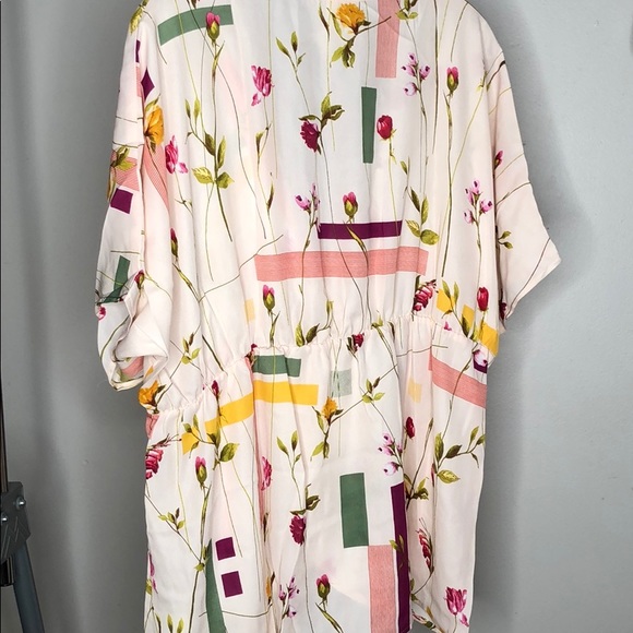 BLUSH FLORAL PRINT TOP - Picture 4 of 4